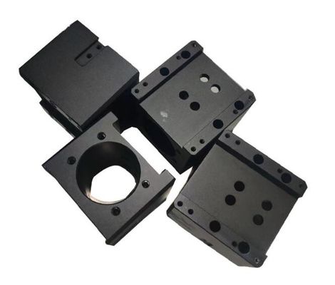 Sujeciones bajas que llevan anodizadas negras de torneado y que muelen del CNC de la precisión de 45 grados de las piezas