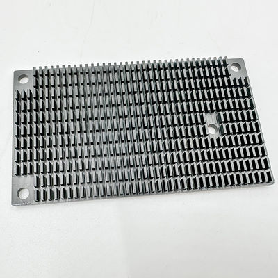 Disipador de calor de aluminio ranurado negro del amplificador de potencia de las piezas del CNC de la alta precisión que trabaja a máquina