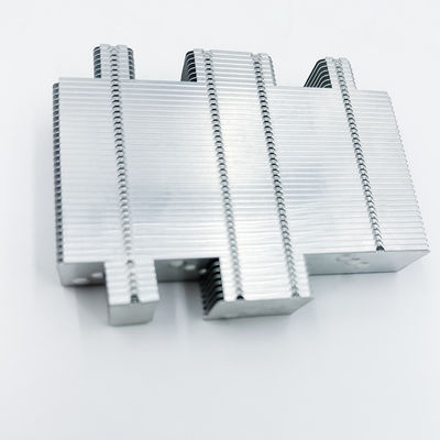 Las piezas que trabajan a máquina modificadas para requisitos particulares del CNC revisten las aletas de aluminio del radiador con cobre para la CPU