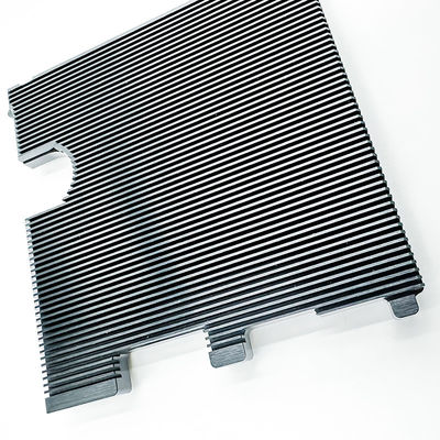 Radiador anodizado negro de aluminio del disipador de calor de las piezas del CNC del automóvil que trabaja a máquina