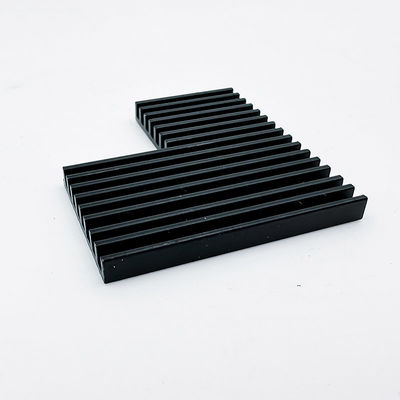 Las piezas que trabajan a máquina de aluminio del CNC ennegrecen el disipador de calor anodizado para el invernadero que planta luces LED