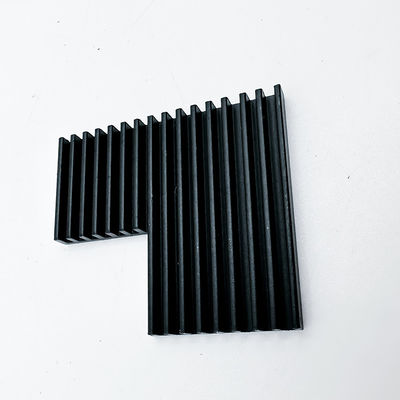 Las piezas que trabajan a máquina de aluminio del CNC ennegrecen el disipador de calor anodizado para el invernadero que planta luces LED