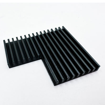 Las piezas que trabajan a máquina de aluminio del CNC ennegrecen el disipador de calor anodizado para el invernadero que planta luces LED