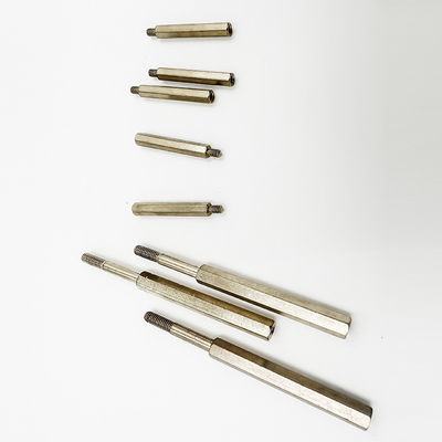 El latón del CNC atornilla el tornillo de cobre amarillo del pilar de la placa madre del hilo hembra-varón de las piezas