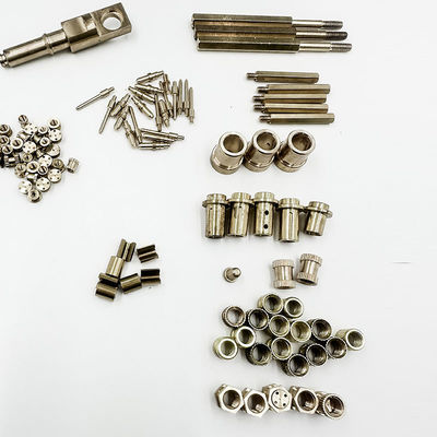 El latón modificado para requisitos particulares atornilla/el CNC de cobre amarillo dio vuelta a tolerancia de las partes 0.01mm-0.05m m