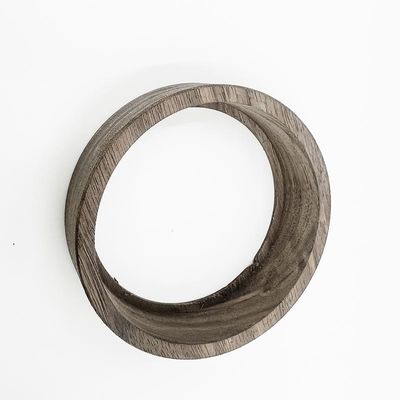 Base del calendario de la tabla del nogal negro del prototipo que trabaja a máquina rápido de madera