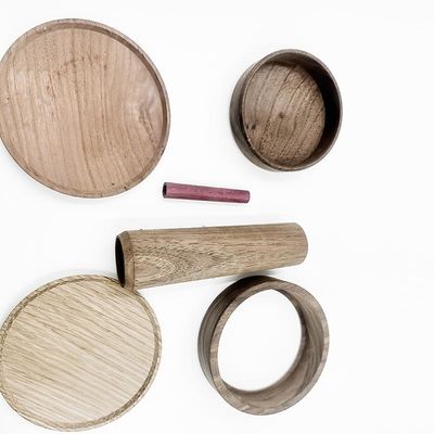 Base del calendario de la tabla del nogal negro del prototipo que trabaja a máquina rápido de madera