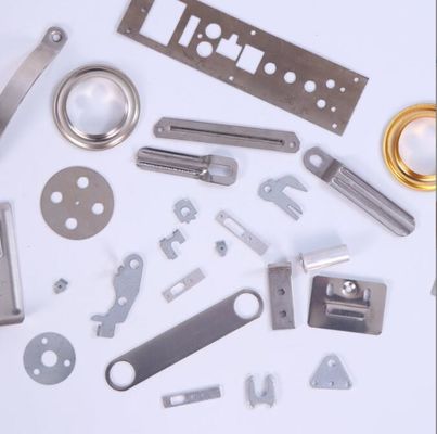 Metal de aluminio que sella los accesorios del hardware de los muebles de la fabricación de las piezas