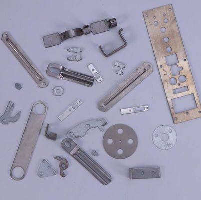 Metal de aluminio que sella los accesorios del hardware de los muebles de la fabricación de las piezas