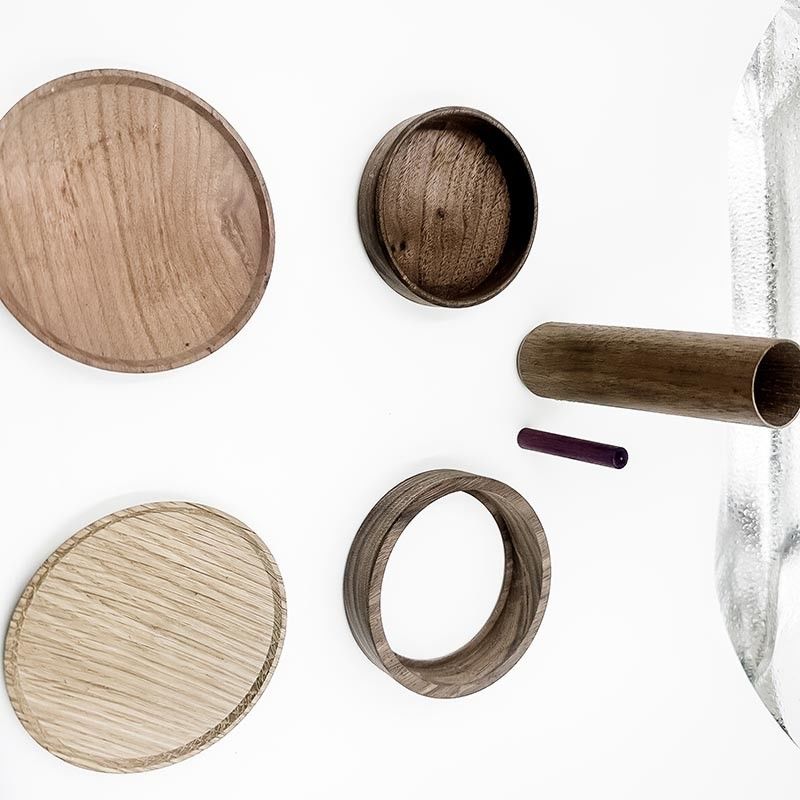 Base del calendario de la tabla del nogal negro del prototipo que trabaja a máquina rápido de madera